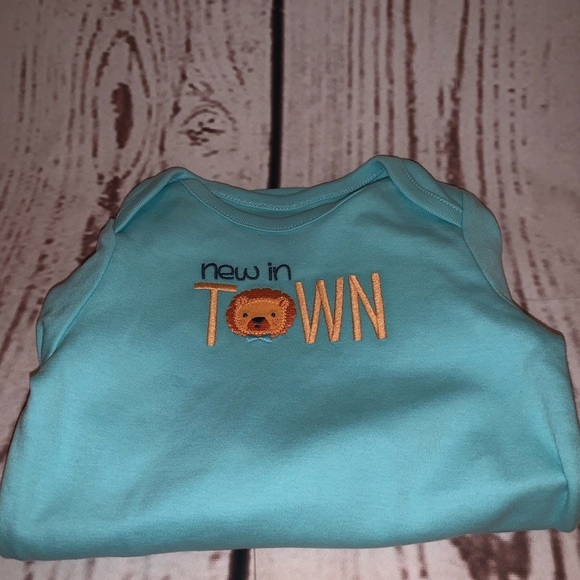 Gymboree onesie - 6-12 months - Picture 2 of 3